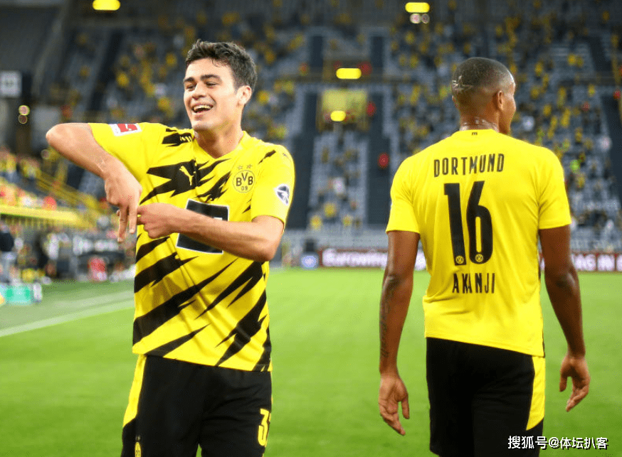  多特蒙德青训小将梅开二度惊艳全场观众  