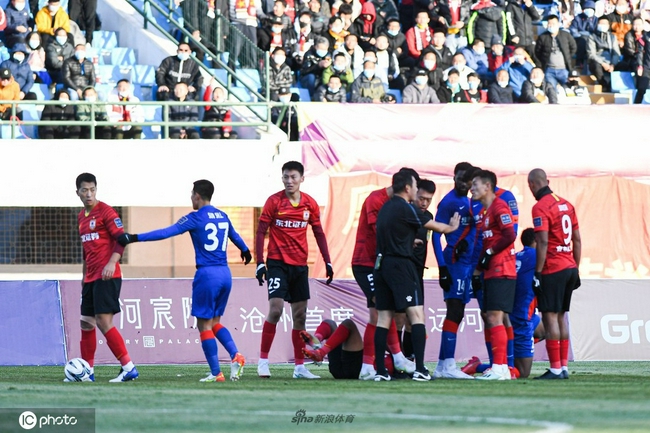  马赛德比战火药味十足，双方球员险冲突  