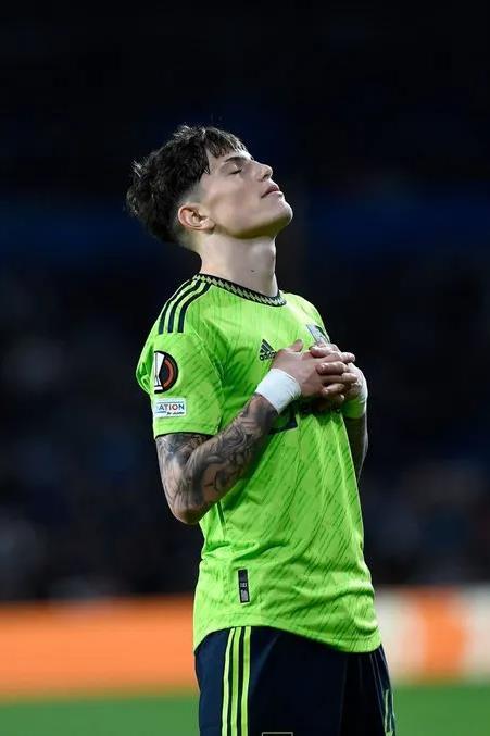  曼联小将加纳乔当选月度最佳球员  