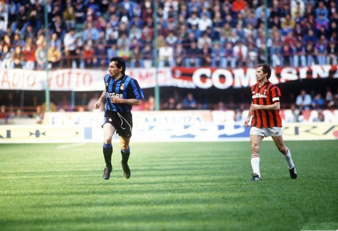 22, 米兰德比VAR判罚引发争议  